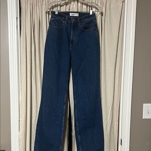 A&F Relaxed High Rise 90’s Jean